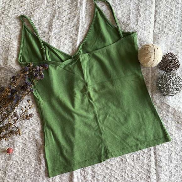 FLAT Rs. 500/- Green cami from Benetton - Picture 4 of 6